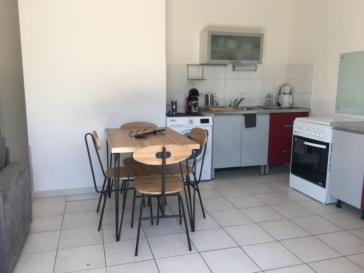 De La Clape A La Mer Mon Petit Pavillon Labellise - F2- Piscine Commune - Wifi Gratuit- Parking Prive - Arrivee Autonome - 800 M Plage - Grande Terrasse Abritee Vent - Saint-Pierre-la-Mer  Exterior foto